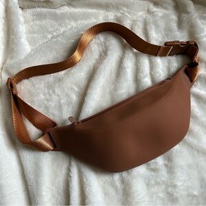 Ryan & Rose brown silicone belt bag fanny pack